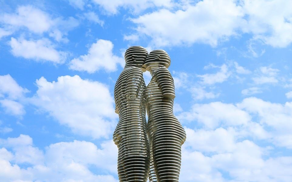 تمثال علي ونينو